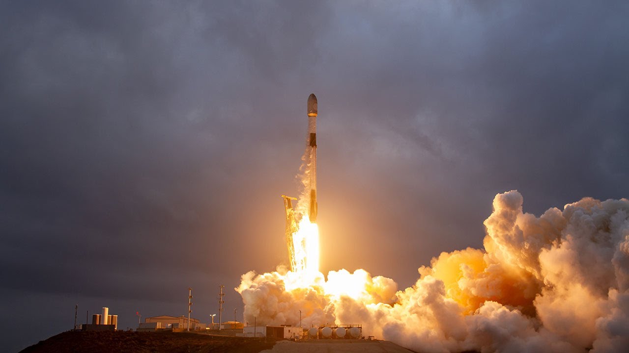 O rachetă gigantică SpaceX a decolat în cel mai reușit test de lansare de până acum