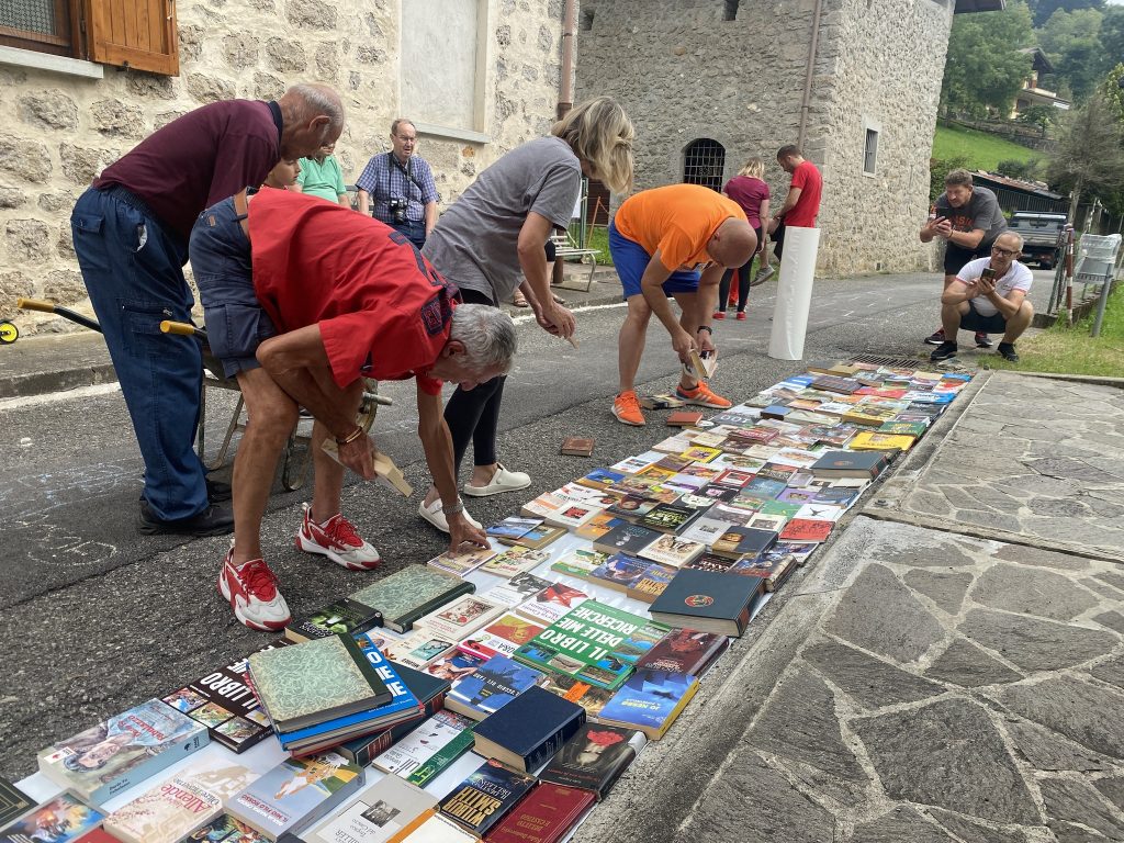 strada de cărți sursa: Il favoloso mondo di TAGLIATA