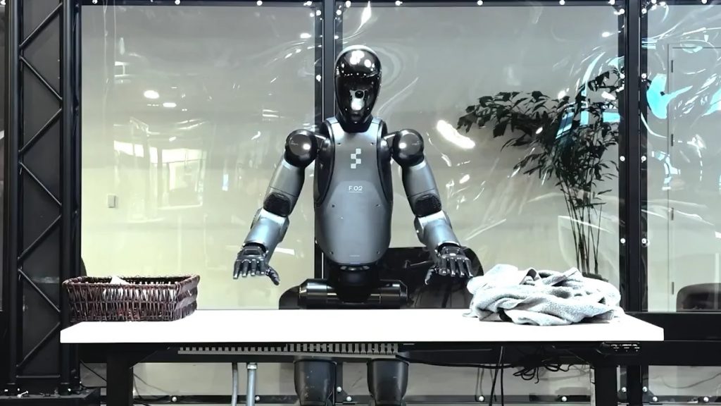 un robot împăturește lenjeria